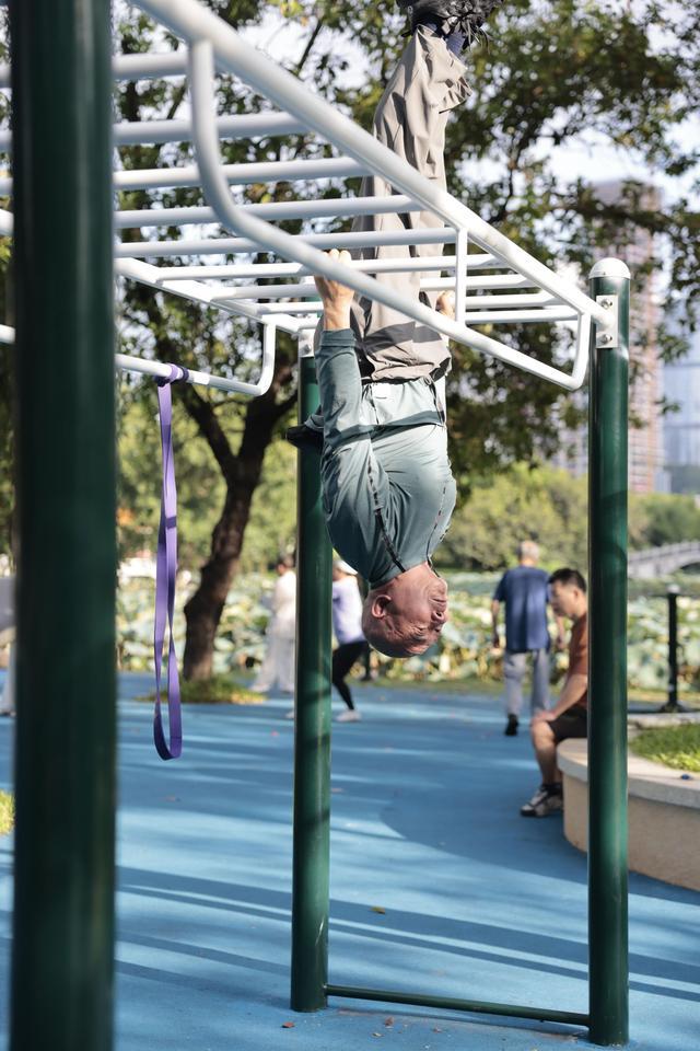 alt, 一连做了七