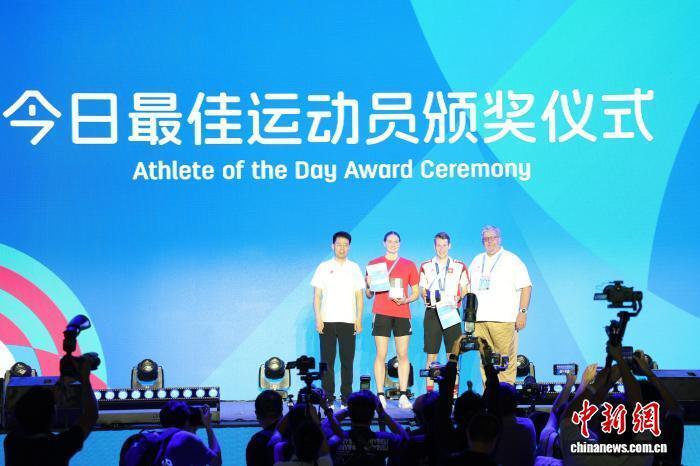 通过一个小, 首金让我兴