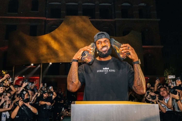 詹姆斯, 我只是期待 詹姆斯, 我只是期待